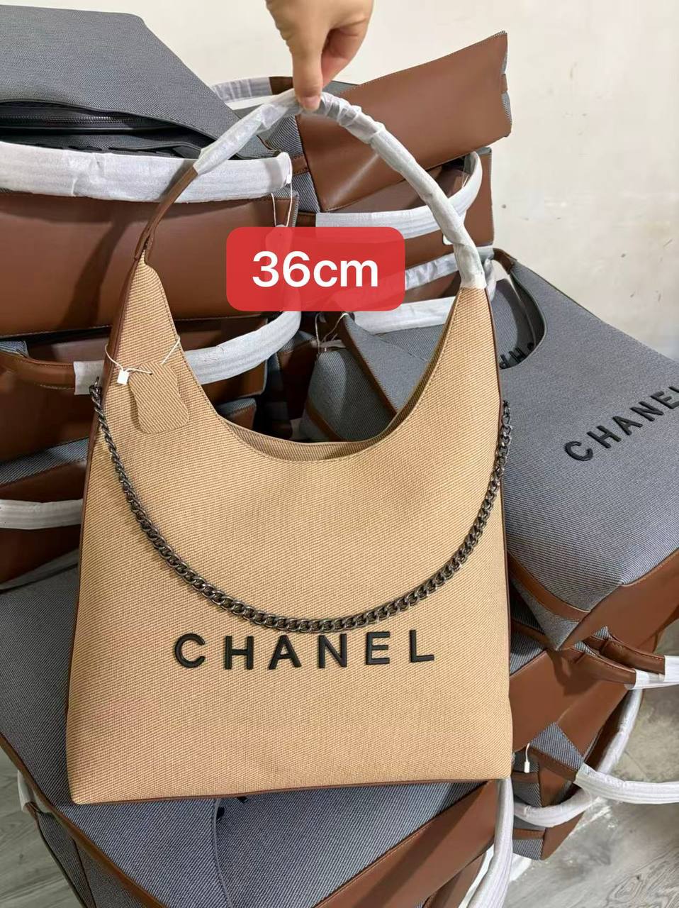 Chanel
95 dhs✅

Zain102
♥️♥️♥️