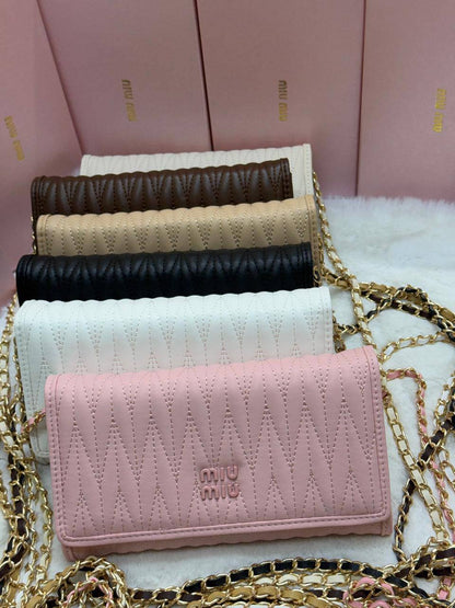 NEW CAME 
MIU MIU BAG
GOOD QUALITY 
45 dhs❣️

WITHBOX
🎁🎁🎁

SIZE- 20*12*3

Zain40
♥️♥️♥️
