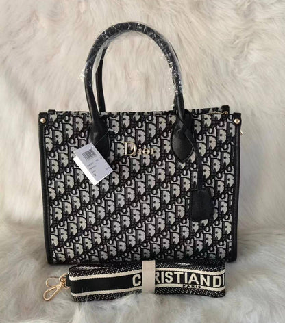 Dior

80 dhs🇦🇪🇦🇪

Zain136
Zain50
♥️♥️♥️
