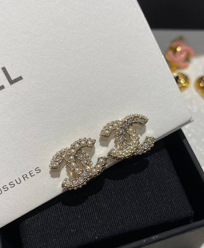 CHANEL
Earring✨
Master quality 💯
With normal boxes 🗃️ 
50 dhs🇦🇪🇦🇪

With master box 📦 
60 dhs🇦🇪🇦🇪

Zain216
♥️♥️
