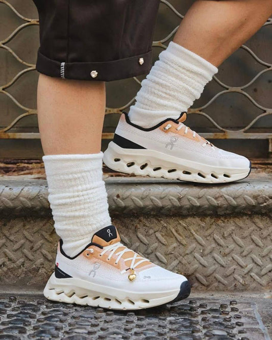 On Cloudtilt "Ivory Almond"，
Size 36-45 ，
240 dhs🌺

Zain18
♥️♥️♥️