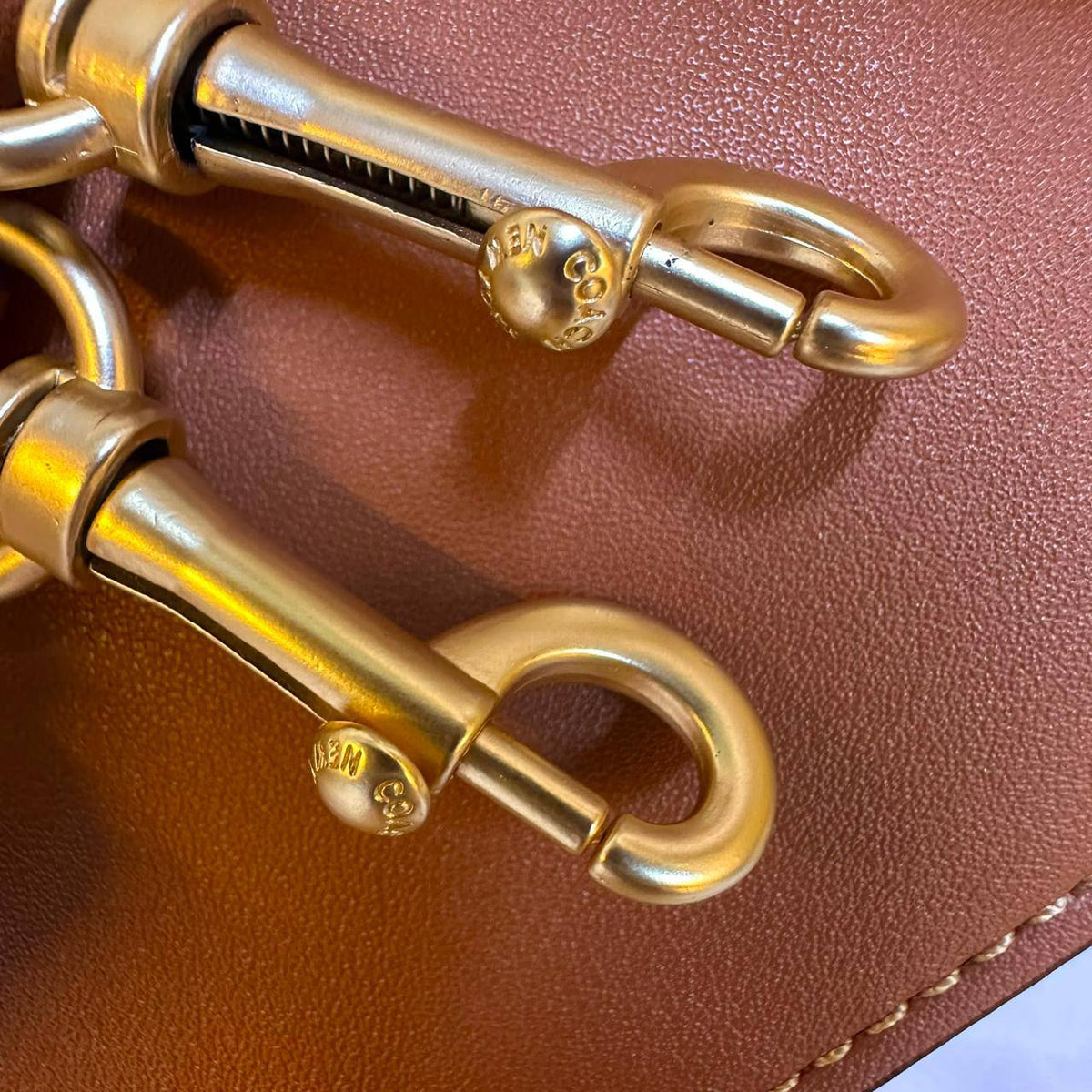 COACH  

MACK UP BOX 

RESTOCK 

HIGH QUALITY 

WITH BOX 
100 dhs🇦🇪🇦🇪

Zain295
♥️♥️♥️