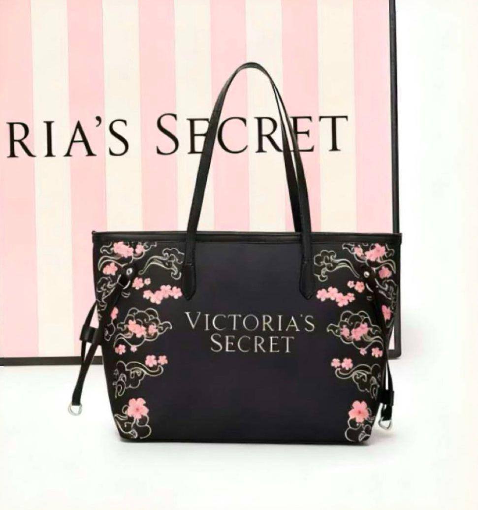 Victoria Secret
47*31*14 cm
85 dhs✅

Zain17
♥️♥️♥️