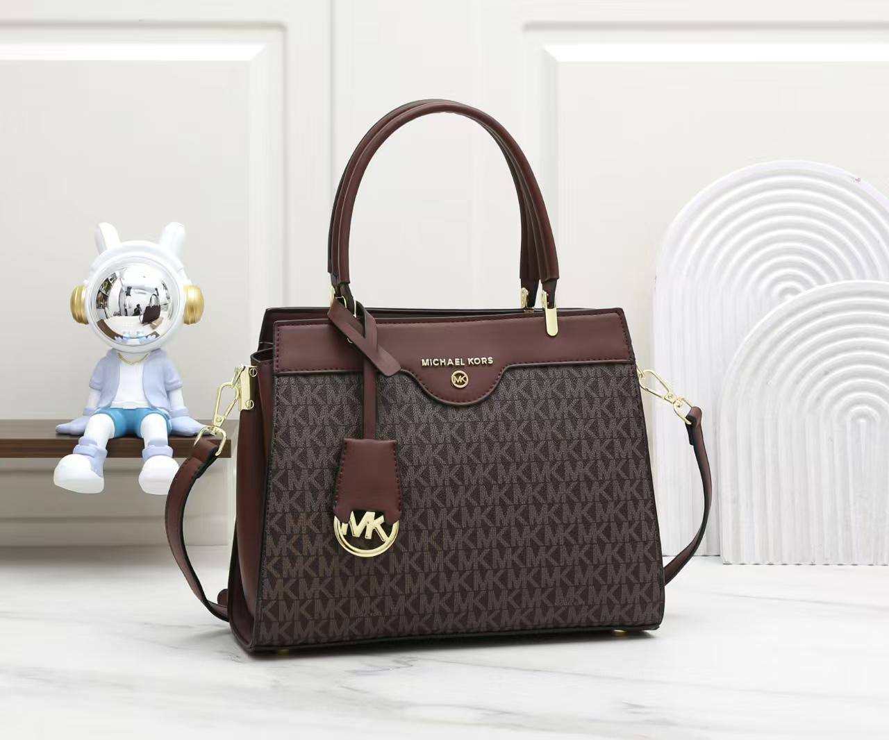 MK
Size :28cm
95 dhs🪙🌨️

Zain09
♥️♥️♥️