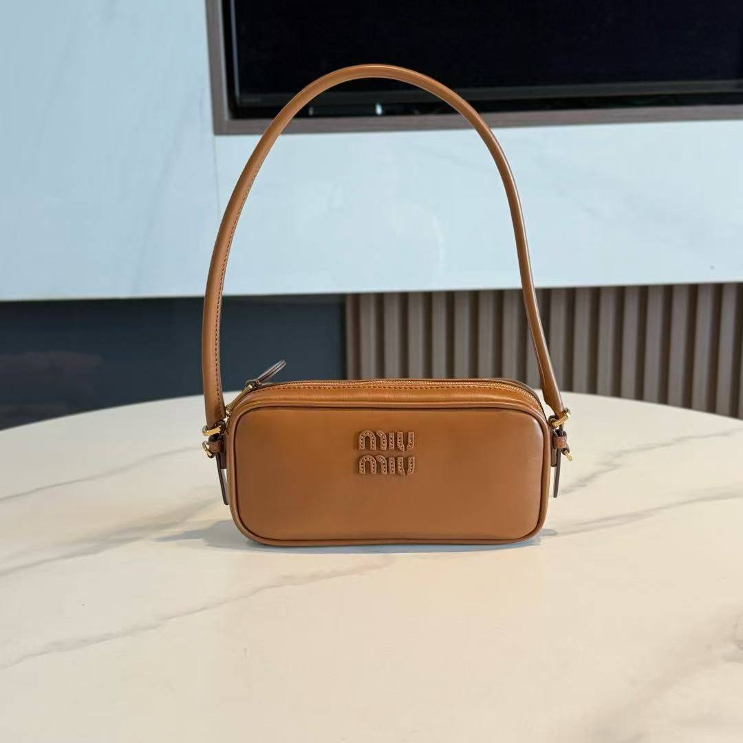 *Miu Miu leather mini bag✅*
*Size 20 cm*
For Price 👇 WTSP Text Zain 0568585901

Zain274
♥️♥️♥️
