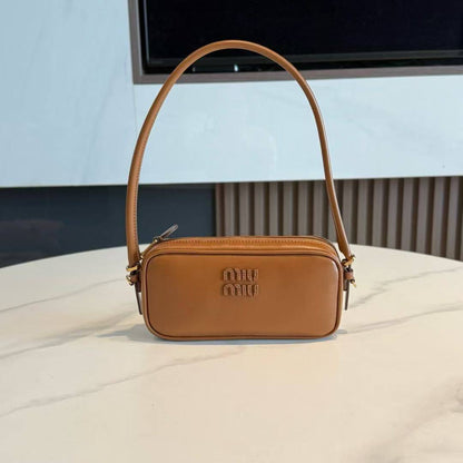 *Miu Miu leather mini bag✅*
*Size 20 cm*
For Price 👇 WTSP Text Zain 0568585901

Zain274
♥️♥️♥️
