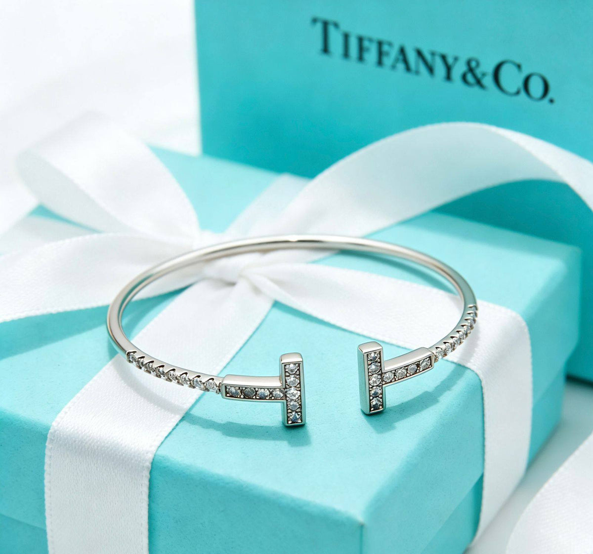 TIFFANY BANGLE
STONES

NEW MODEL ✨💫
70 dhs🇦🇪🇦🇪

WITH BOX AND PAPER BAG🎁🛍️

Zain89
♥️♥️♥️