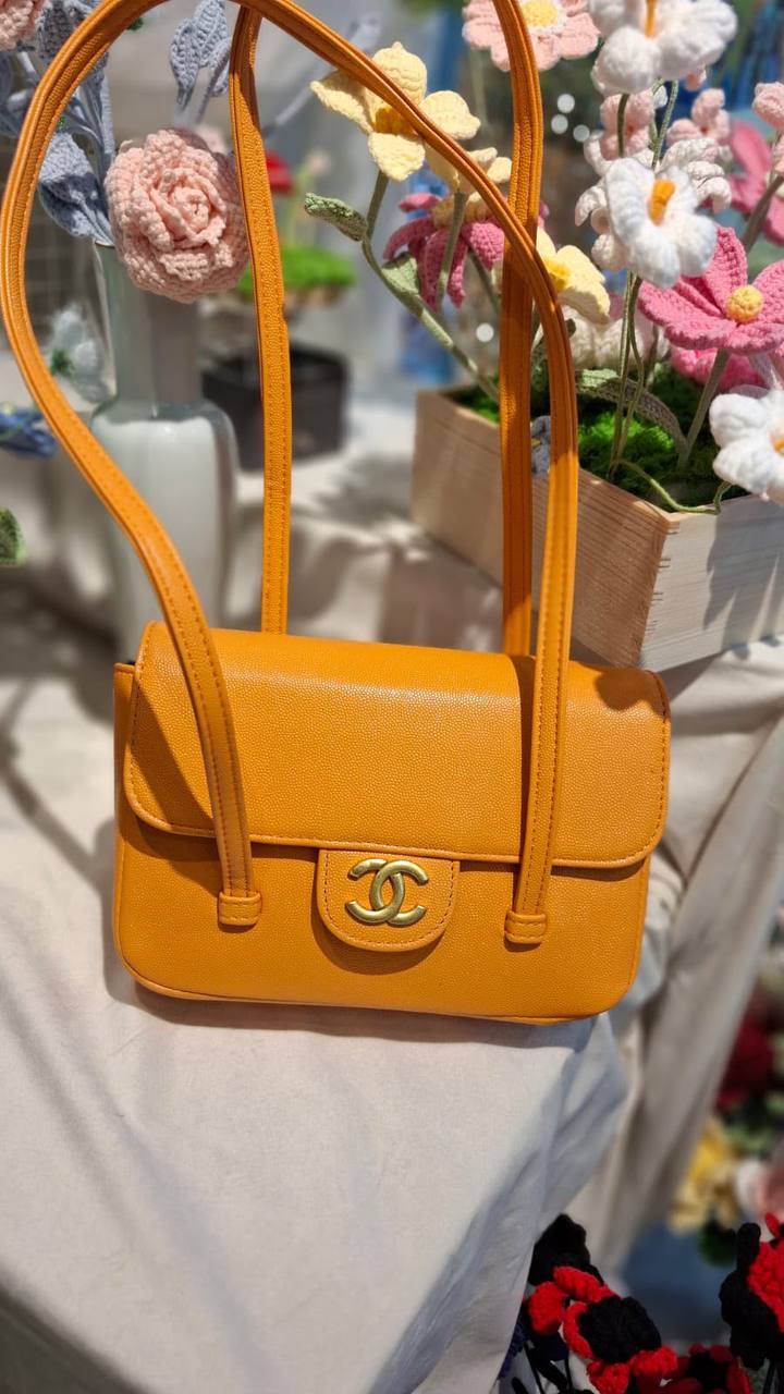 CHANEL 
21cm
105 dhs✅

Zain44
♥️♥️♥️