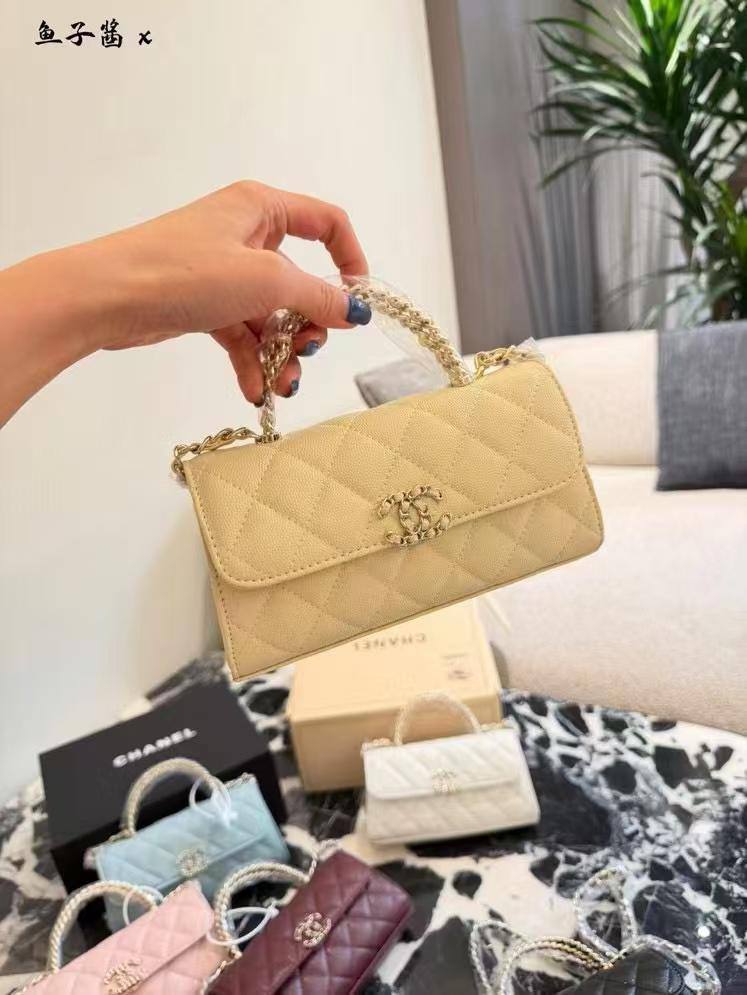 Chanel 
Master
260 dhs❣️
#19cm🩷
#with box🩷🩷🙋‍♂️

Zain228
♥️♥️♥️