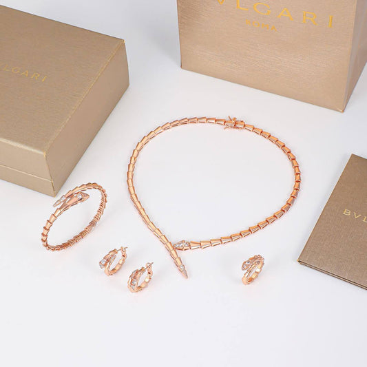 BVLGARI SET❤️‍🔥*
Master quality 💯
Necklace 🌸
Earring 🍁
Bangle 🔥
Ring 6,7,8,9🦋
With normal boxes 🗃️ 
300 dhs🪙🌨️

Zain216
♥️♥️♥️