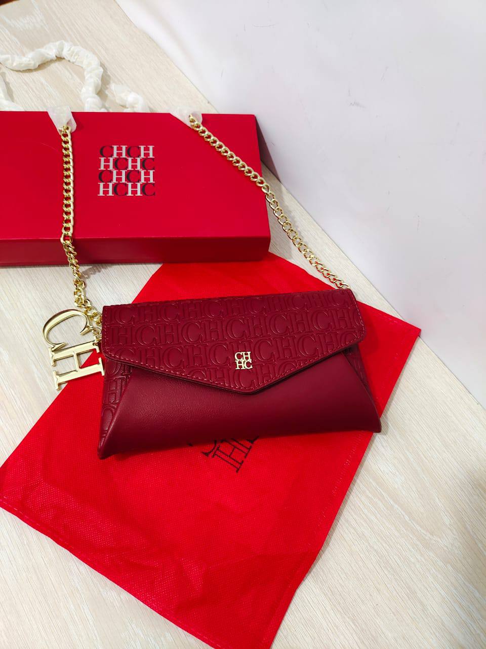 Aigner

55 dhs 🇦🇪🇦🇪🇦🇪

size 20cm

with box
Zain26
♥️♥️♥️
