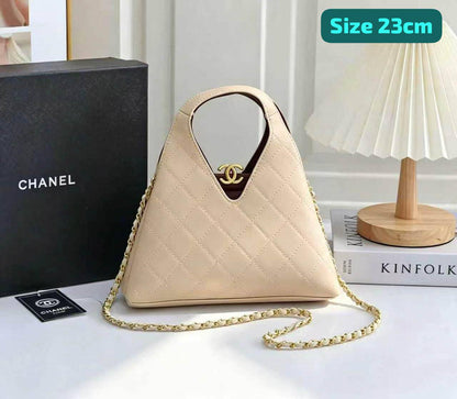 Chanel

Good quality 
with box 

125 dhs🇦🇪🇦🇪
Zain186
♥️♥️♥️
