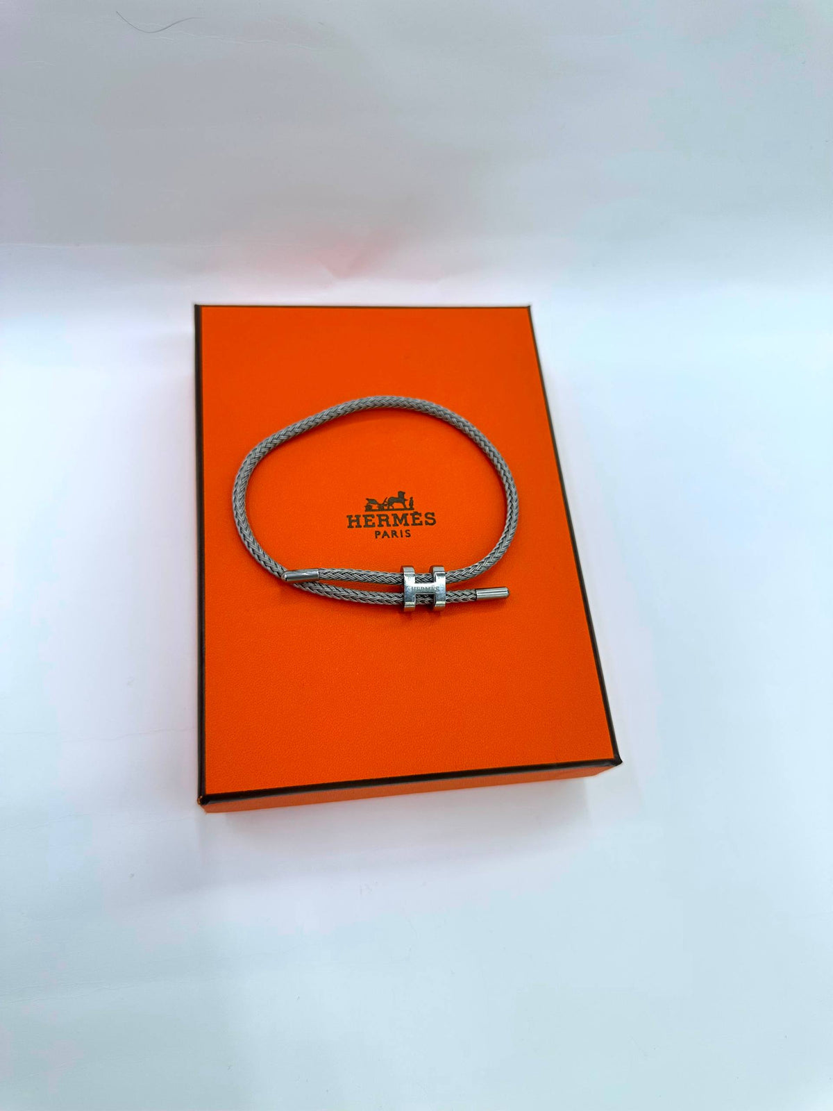 Hermes
Good quality 
Bracelet 
With black boxes
20 dhs🇦🇪🇦🇪

With normal boxes and 
Paper bag
30 dhs🇦🇪🇦🇪

With original boxes
40 dhs🇦🇪🇦🇪

Zain216
♥️♥️♥️