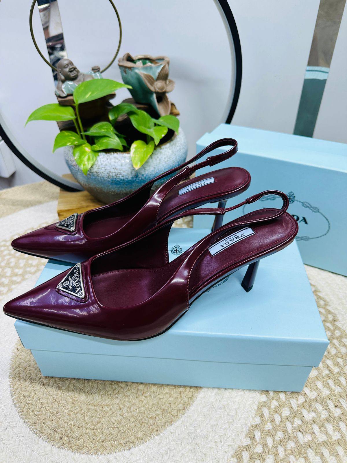 Miu Miu
Size 37-41 
120 dhs💓

Zain132
♥️♥️♥️