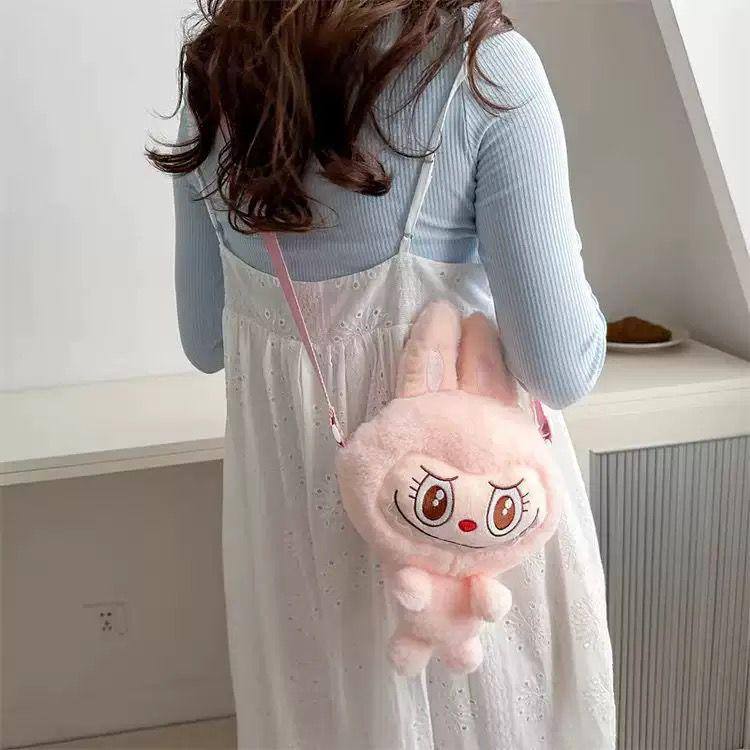 🎄Christmas gifts 🎉 Offer 🎊 
⛄️ LABUBU Bag 
Nice quality
Size ： 30 * 15 cm
30 dhs🪙🌨️

Zain115
♥️♥️♥️