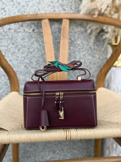 LORO PIANA
21cm
340 dhs🪙🌨️
Top quality 
With box🎁

Zain167
♥️♥️♥️