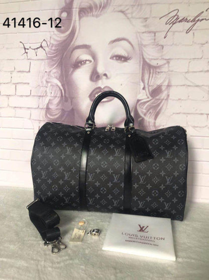 TLV Travel Bags

good quality

120 dhs✅
150 dhs✅

Zain137
♥️♥️♥️