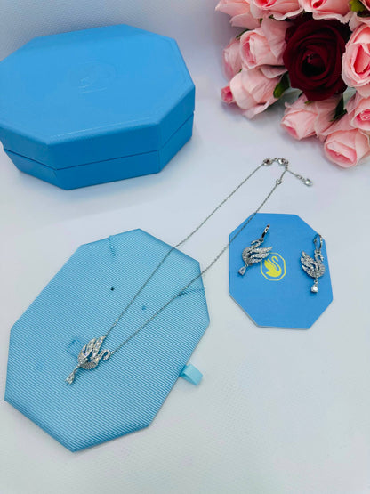 SWAROVSKI 
Necklace 😍
Earring 🍁
Master quality 💯
With normal boxes 🗃️ 
105 dhs✅

With master box 📦 
140 dhs✅

Zain216
♥️♥️♥️