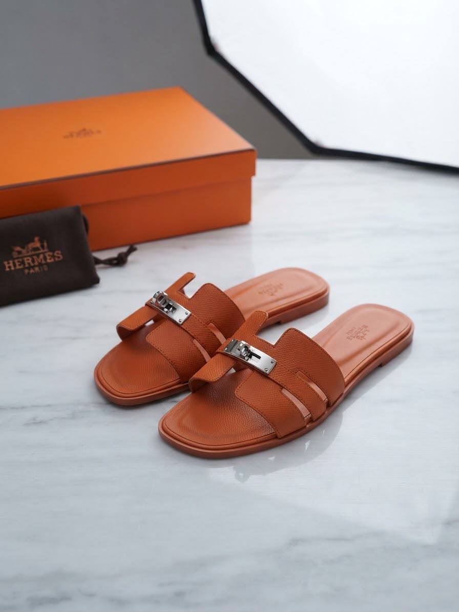 NEW CAME🥰

HERMES SLIPPER

GOOD QUALITY
100 dhs🇦🇪🇦🇪

36 TO 41

Zain40
♥️♥️♥️