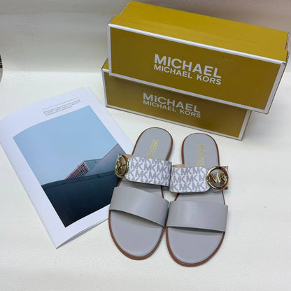 Slippers
Size 36-41
70 dhs✅

Zain236
♥️♥️♥️