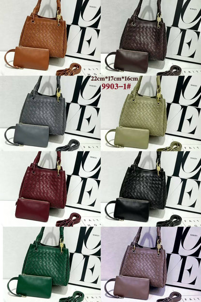 BOTTEGA NEW CAME HIGH QUALITY WITH BOX 
150 dhs✅

Zain295
♥️♥️♥️