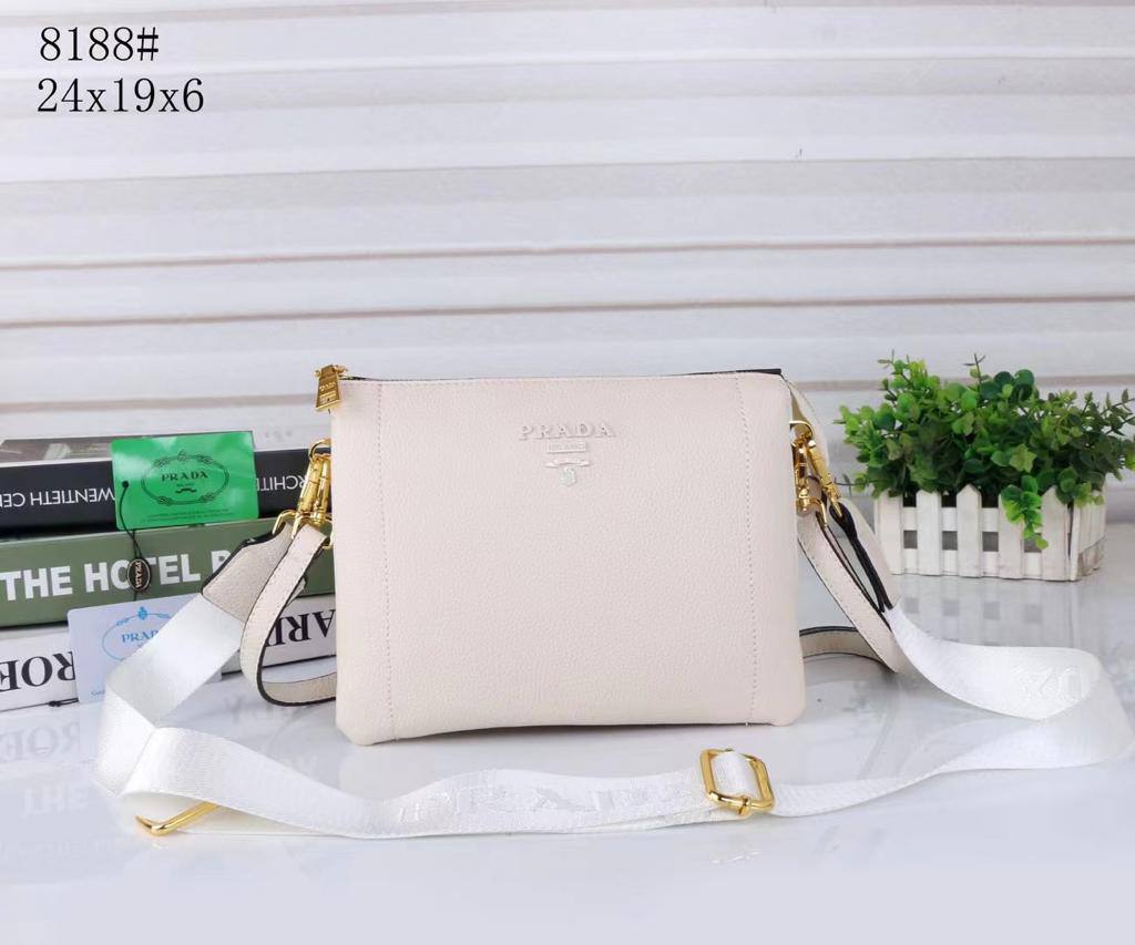Bags
95 dhs✅

high quality 
With box
🎁🎁🎁

Zain26
♥️♥️♥️