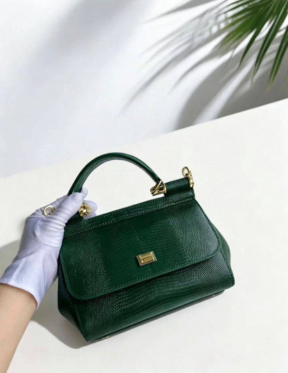 D&g

110 dhs
With box

Zain35
♥️♥️♥️
