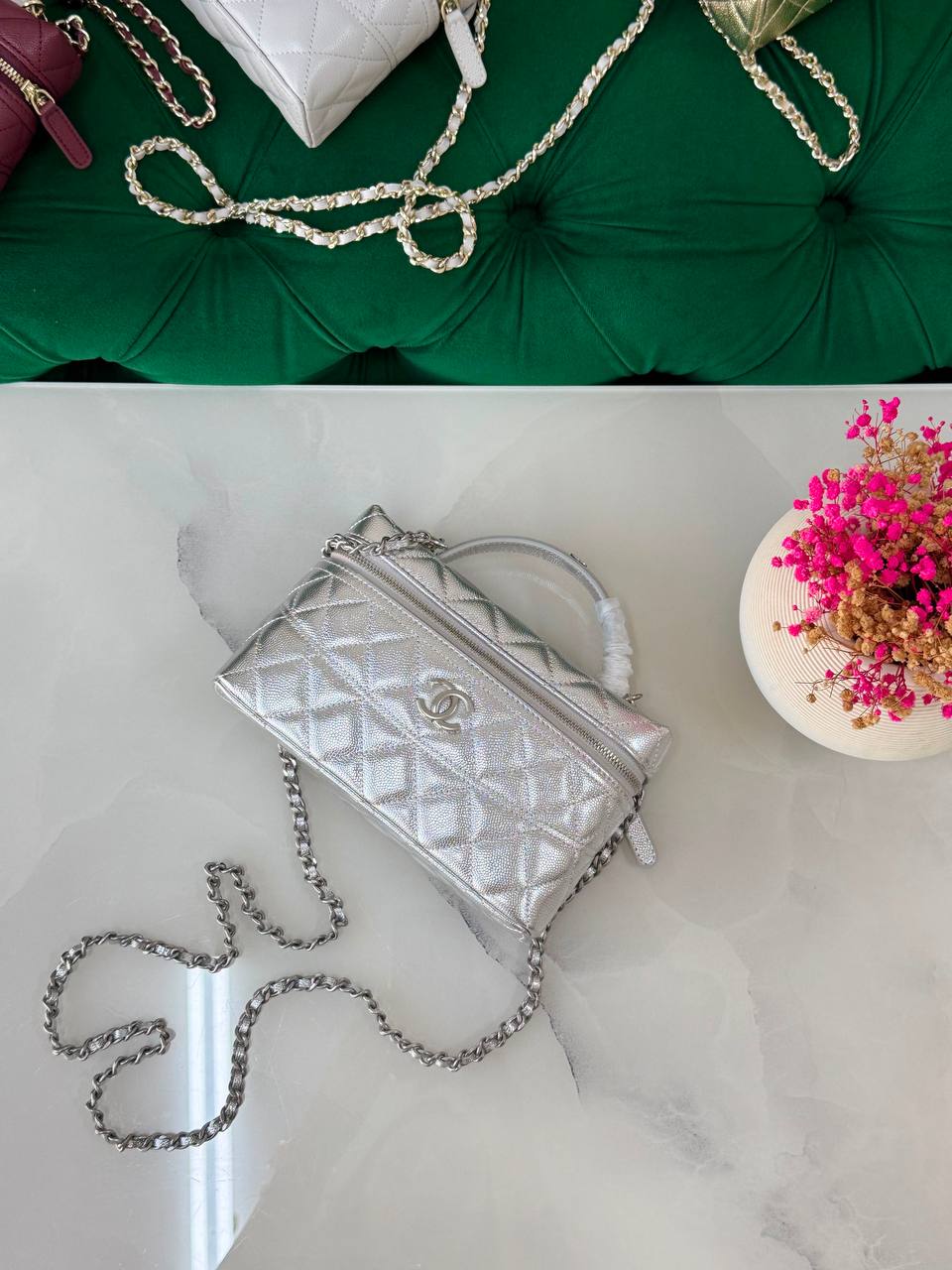 Chanel  ✨💥
Available original box 📦 
With full packing 🎀🎀
Super high quality 💥💥
For Price 👇 WhatsApp✅
0568585901 
0507557372
0552275751 Owner Zain 👌

Zain283
♥️♥️♥️
