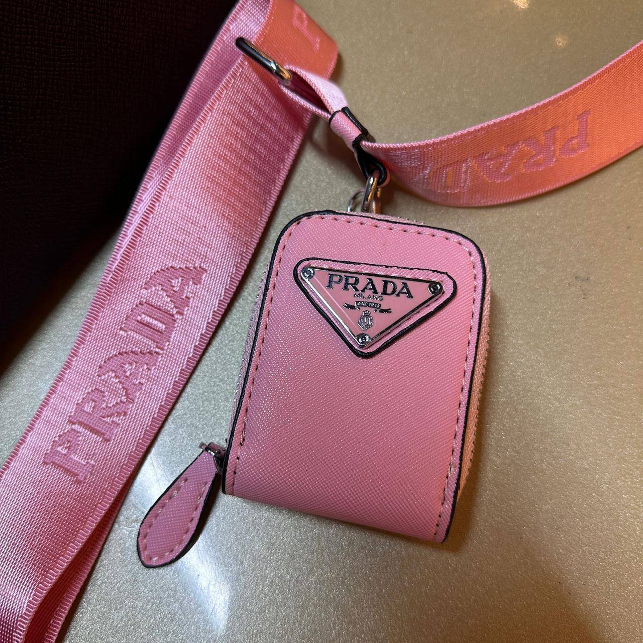 PRADA 
 GOOD QUALITY
 WITH BOX 
90 dhs💓

Zain17
♥️♥️♥️