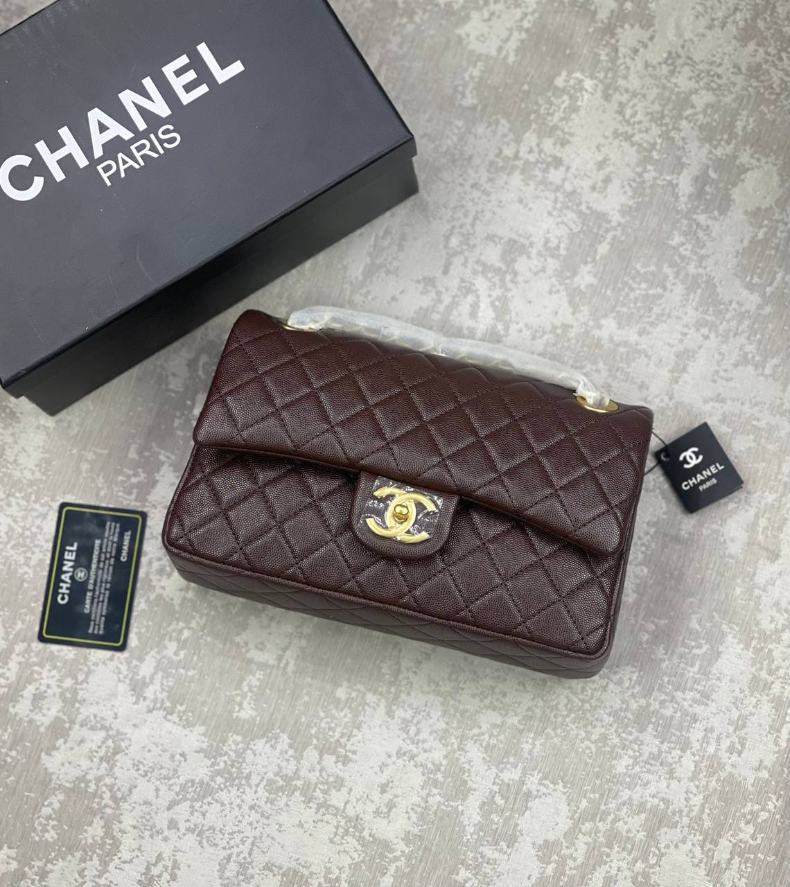 Chanel
 copy one quality
140 dhs✅

with box
🎁🎁🎁

Zain175
♥️♥️♥️