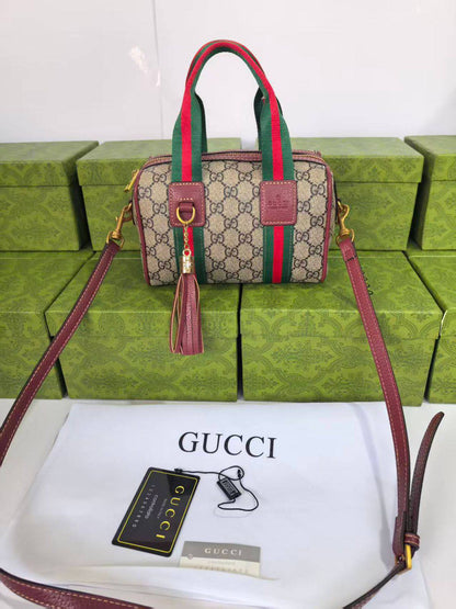 Gucci   

95 dhs👑

with box 
🎁🎁🎁

Good quality 

Zain253
♥️♥️♥️