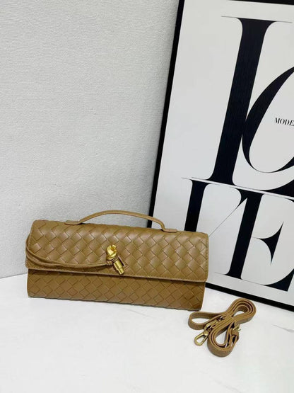 Bottega

High quality

With box 

105 dhs💓

Zain50
♥️♥️♥️