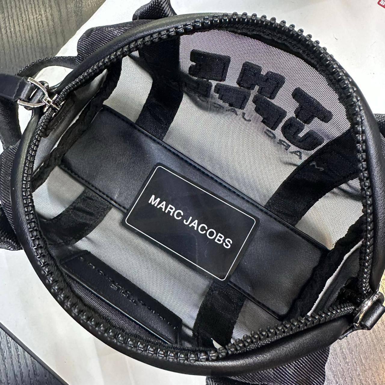 Marc Jacobs
21*11*6cm
75 dhs💓

Zain17
♥️♥️♥️