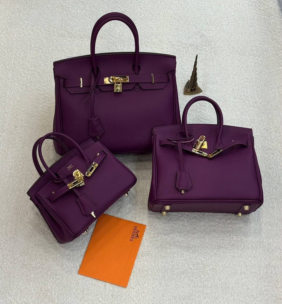 Hermes 
Master❣️❣️
30Cm 380 dhs🇦🇪🇦🇪
25Cm 360 dhs🇦🇪🇦🇪
20Cm 320 dhs🇦🇪🇦🇪
💼 With Box 💼

Zain131
♥️♥️