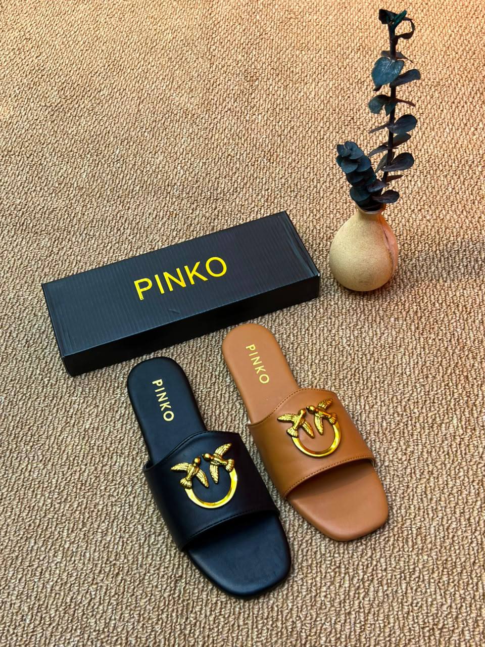Slippers
75 dhs✅
Size 36-41

Zain236
♥️♥️♥️