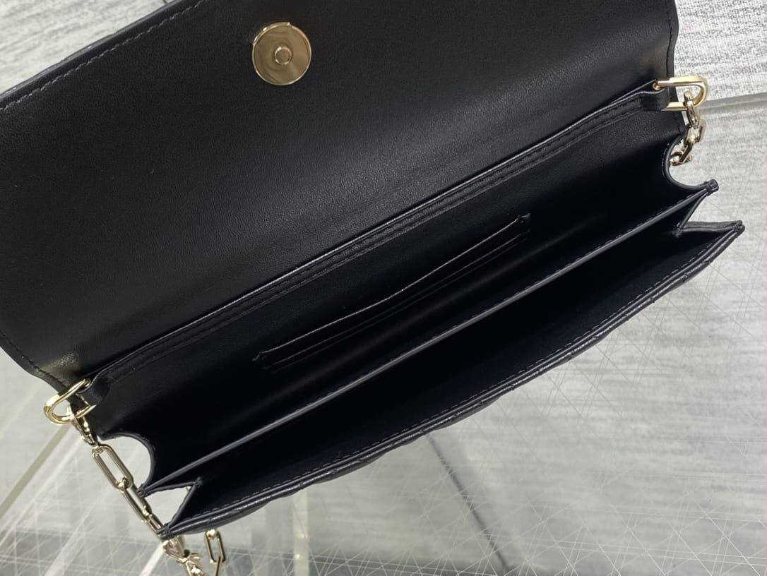 Dior My Dior Mini Bag
*Size 21 cm*
For Price 👇 WhatsApp✅
0568585901 
0507557372
0552275751 Owner Zain 👌

Zain274
♥️♥️♥️