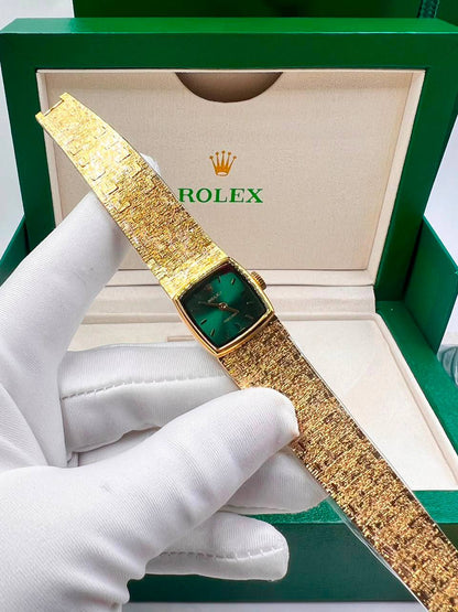 Rolex
350 dhs🇦🇪🇦🇪 
with box  
size：25mm×25mm

Zain85
♥️♥️♥️