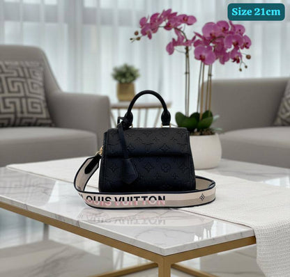 LV
Good quality 

with box 
115 dhs🇦🇪🇦🇪

Zain186
♥️♥️♥️