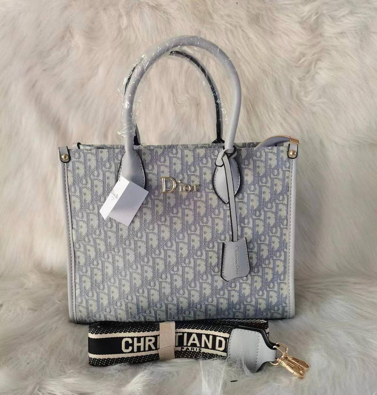 Dior

80 dhs🇦🇪🇦🇪

Zain136
Zain50
♥️♥️♥️