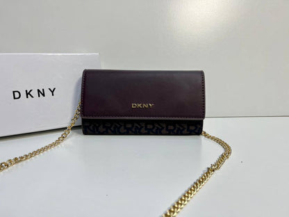 Coach - CH - DKNY
85 dhs❣️
with box
🎁🎁🎁

size 19×5×11cm

Zain41
♥️♥️♥️
