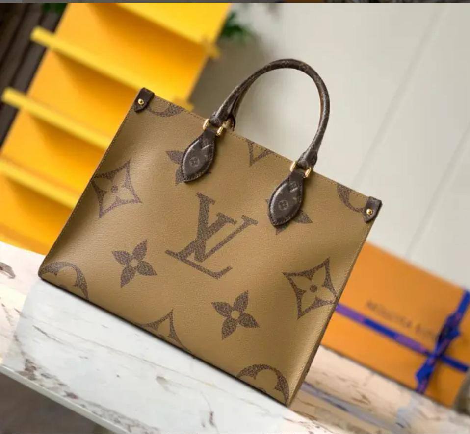 LV
105 dhs🪙
size：41cm
95 dhs🪙
size：35cm
Good quality

Zain35
♥️♥️♥️