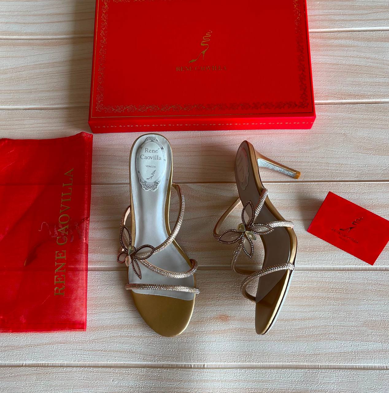 RENE CAOVILLA
Master quality 
Size: 36 to 41
450 dhs✅

Zain318
♥️♥️♥️