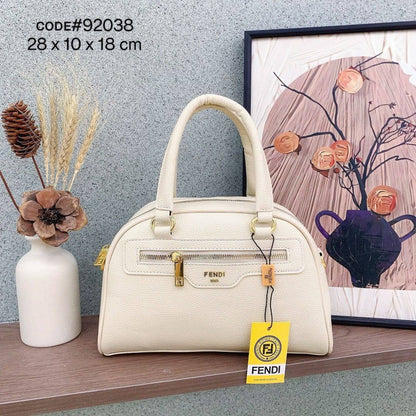 FENDI  ᴢᴜᴄᴄᴀ ᴛᴏᴘ ʜᴀɴᴅ
ғғ ᴊᴀᴄǫᴜᴀʀᴅ ᴄᴀɴᴠᴀs  ᴀɴᴅ 
ᴍᴀᴛᴛᴇ ʟᴇᴀᴛʜᴇʀ ᴍᴀᴛᴇʀɪᴀʟ
ɢᴏʟᴅ ʜᴀʀᴅᴡᴀʀᴇ
ᴡɪᴛʜ ʟᴏɴɢ ʙᴇʟᴛ sᴛʀᴀᴘ
sɪᴢᴇ : 28 cm

75 dhs💓

Zain31
♥️♥️♥️