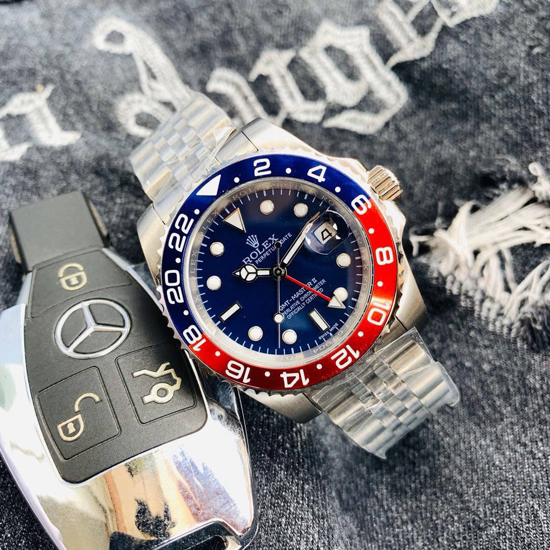 Rolex

240 dhs🇦🇪🇦🇪

Zain85 
♥️♥️♥️