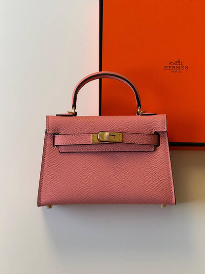 Hermes
minikelly 19cm💕
master quality😍with box❤️
340 dhs❤️💚❤️💚

Zain52
💚❤️💚