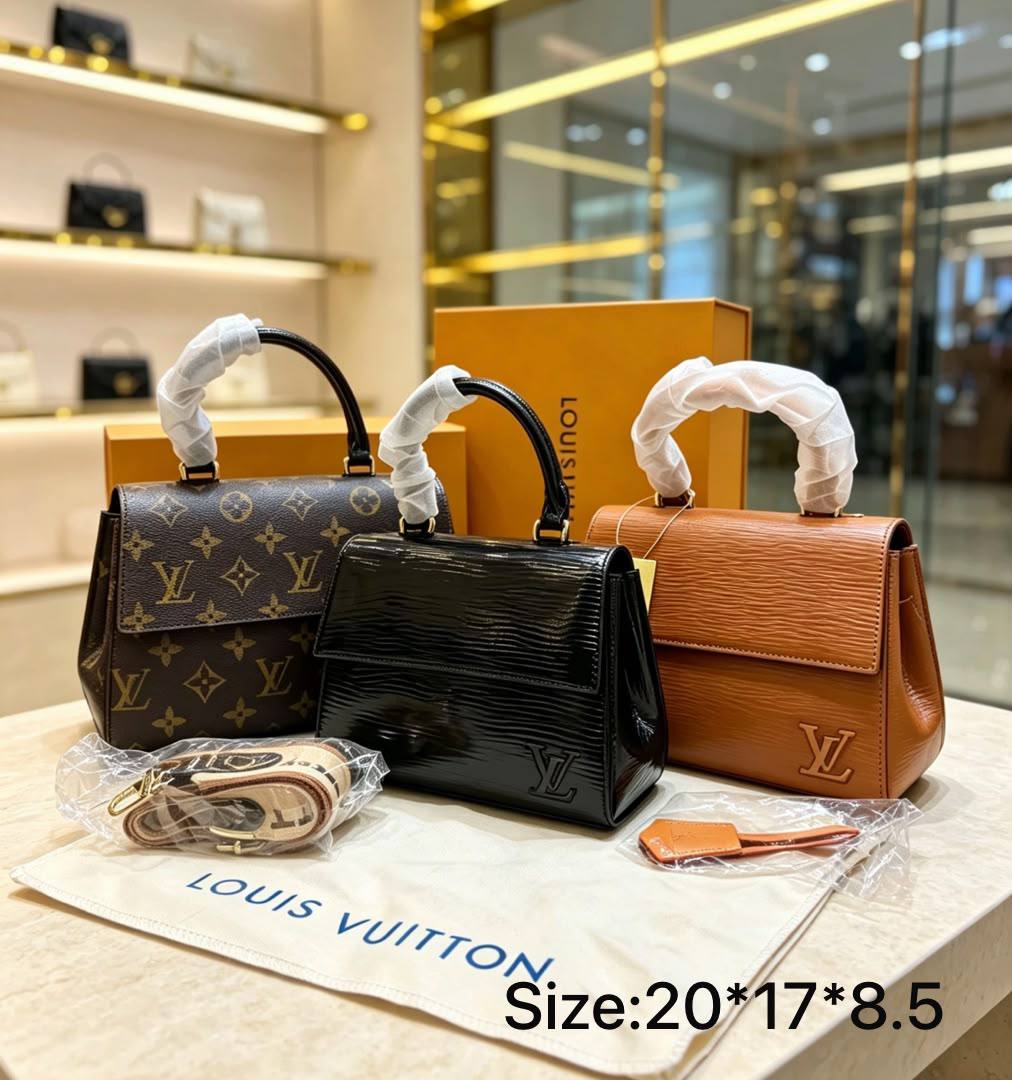 LV
105 dhs✅ 
with box 
Good quality

Zain07
♥️♥️♥️