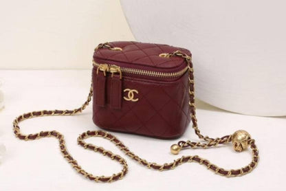 Chanel
90 dhs✅

with box
🎁🎁🎁

size small

Zain26
♥️♥️♥️
