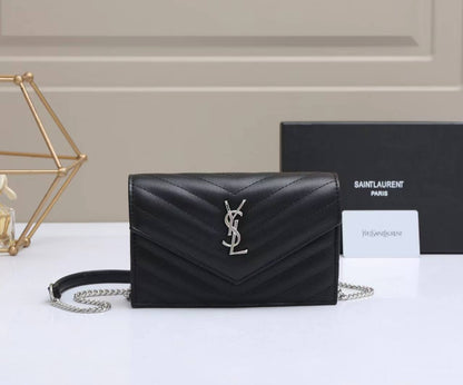 YSL
Best quality with box
95 dhs🇦🇪🇦🇪
size 19CM

Zain290
♥️♥️♥️