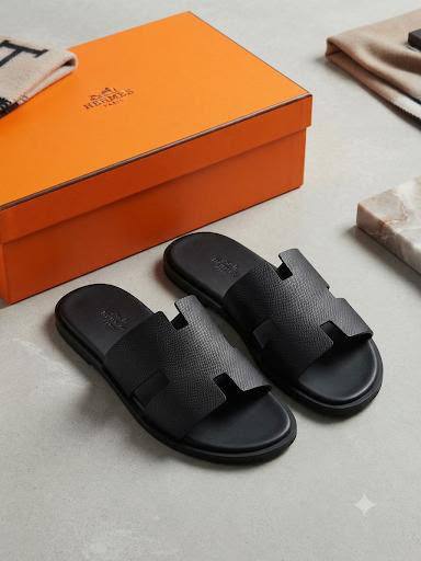 NEW CAME 
HERMES SLIPPER
GOOD QUALITY
100 dhs✅
40 TO 45

Zain40
♥️♥️♥️