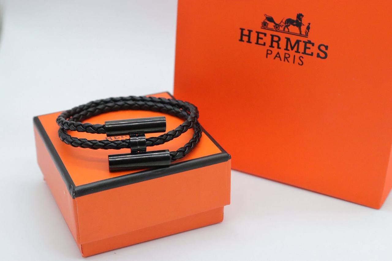 Bracelet 
55 dhs💓
+Box and paper bag🎁

Zain33
♥️♥️♥️